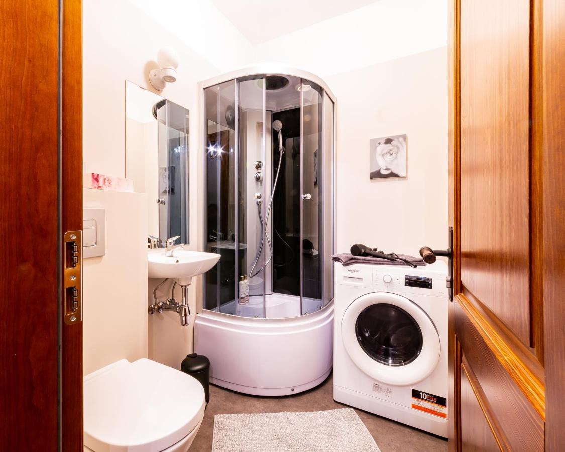 Apartamento Gourmet Storie'S Ap 68Sqm Renovated Free Parking Riga Exterior foto